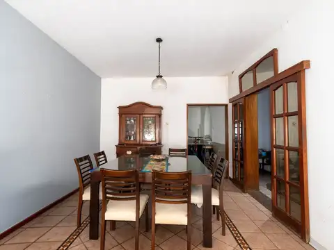 Casa 5 ambientes con 3 baños