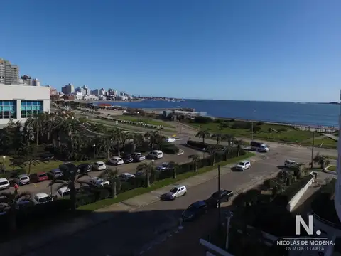 Departamento de 1 dormitorio en venta a metros del mar. Playa Mansa.