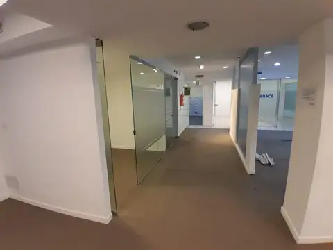 Oficina en Alquiler con 1 cochera