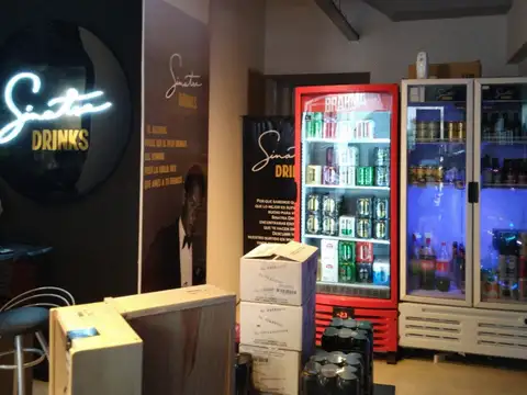 Almagro venta con Excelente renta (+6%) local 40 m2 vidriera 5 metros excelente estado