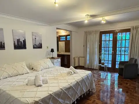 Casa 9 ambientes con 5 baños