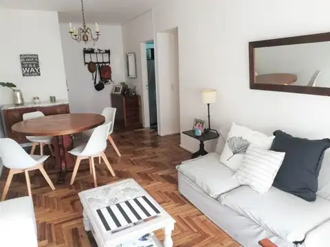 Impecable 3 ambientes en piso alto. Zona de facultades.