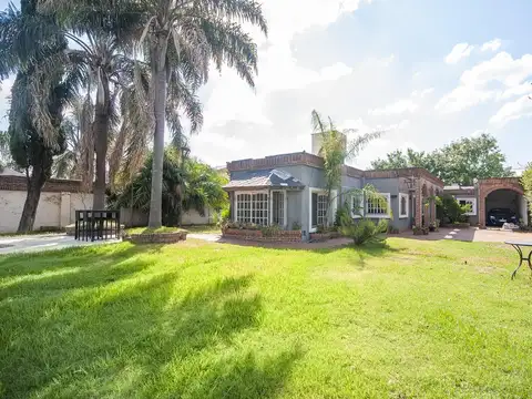 Casa de 5 ambientes con pileta y jardín  - Haedo
