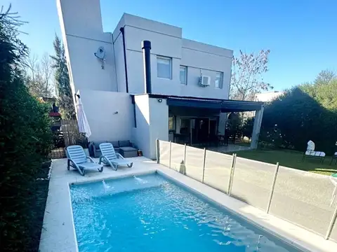 Casa  en Venta en Los Robles, La Cañada de Pilar, Pilar