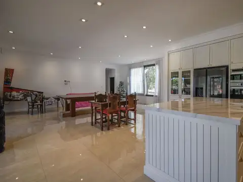 Casa 6 ambientes con 3 baños