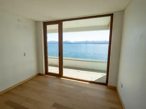 Venta Bariloche Departamento 3 ambientes amplio con vistas al lago.