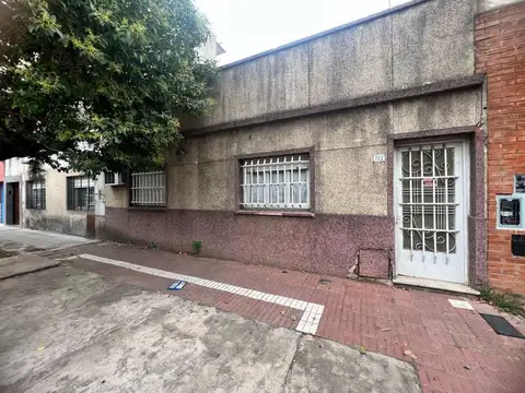 En Venta en Villa Lynch Tres Casas Juntas Sobre Lote de Terreno 212 m² F: 10303