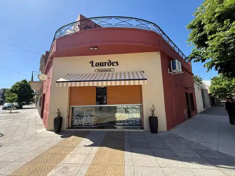 CASA EN VENTA 4 AMBIENTES CON LOCAL - LINIERS