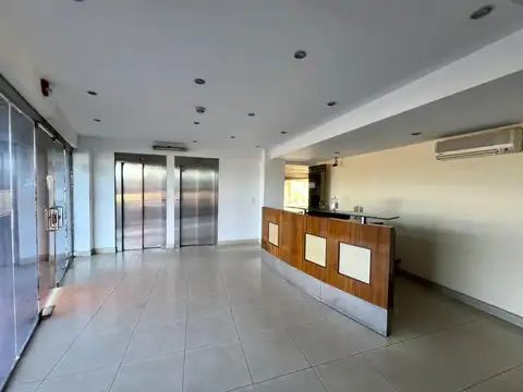 Oficina en Alquiler con 2 cocheras