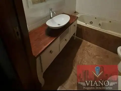 Chalet 4 ambientes con cochera en venta - Gerli, Avellaneda.