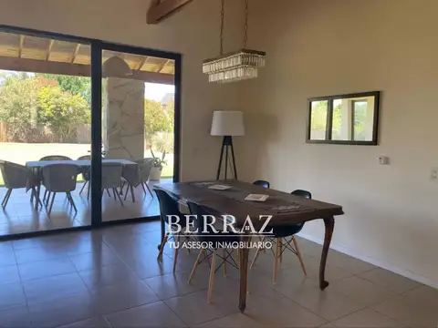 Casa en Venta con 2 cocheras