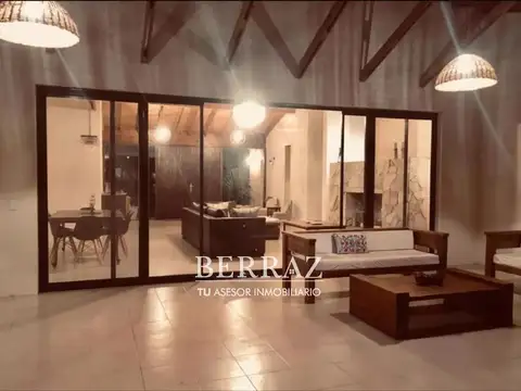 Casa 5 ambientes con 3 baños