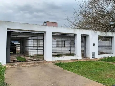 Casa en venta - 2 Dormitorios 1 Baño - Cochera - 315mts2 - La Plata