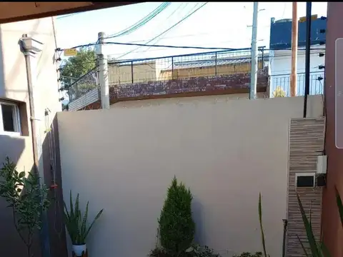 Depto Tipo Casa 2 ambientes con 1 baño