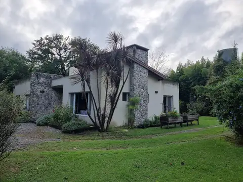 Casa en Venta con 2 cocheras