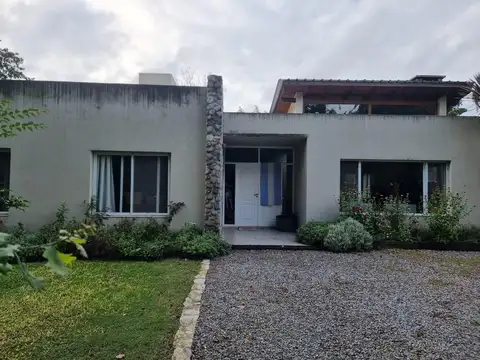 Casa 3 ambientes con 2 baños