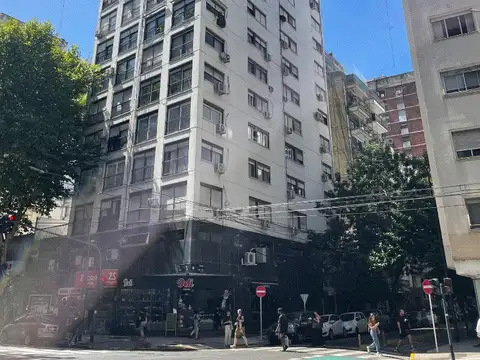 Excelente 3 amb con cochera fija cubierta. Vista panoramica a la ciudad. Todo luz y sol.