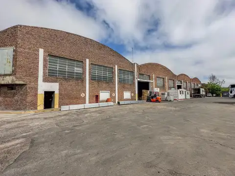 Galpon en Alquiler 2330m2 cubiertos  Playa de maniobras 1700m2 - Villa Soldati