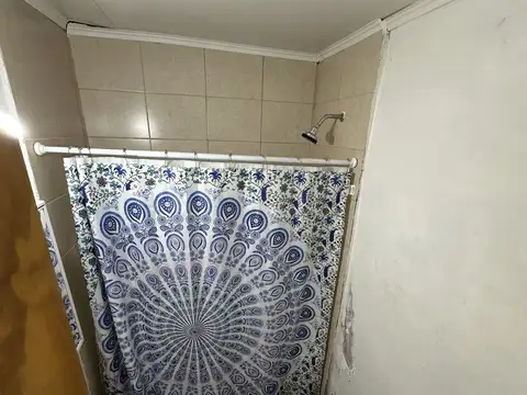 Casa 2 ambientes con 1 baño
