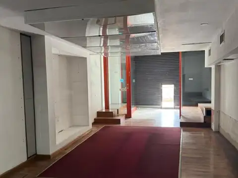 VENTA- 2 LOCALES EN PLENO CENTRO DE MORON-