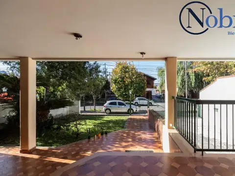 Casa 6 ambientes con 4 baños