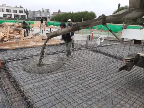 Casa en Venta con 4 cocheras