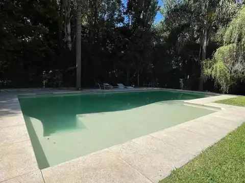 Casa en Venta con 3 cocheras