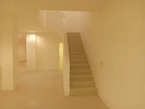 Local en Venta en Retiro, USD 1.200.000