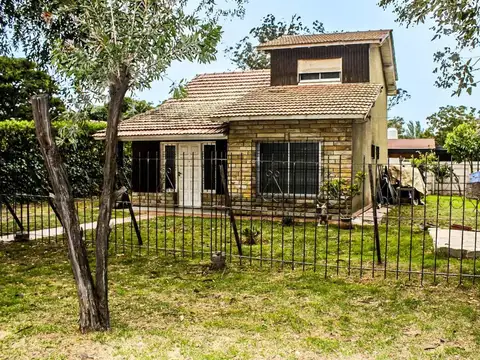 Venta casa 4 ambientes en Barrio Jardin
