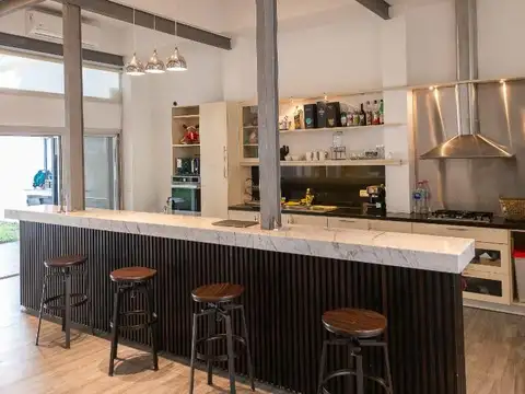 Casa 6 ambientes con 4 baños