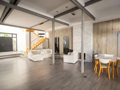 CASA EN ALQUILER - 6 AMBIENTES C/ DEPENDENCIA-LOMAS DE NUÑEZ