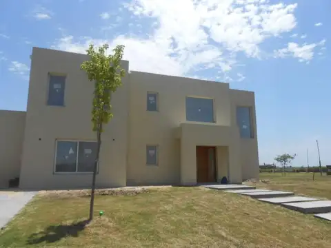 Casa en venta  y ALQUILER en PUERTOS - ACACIAS – MAROTO PROPIEDADES