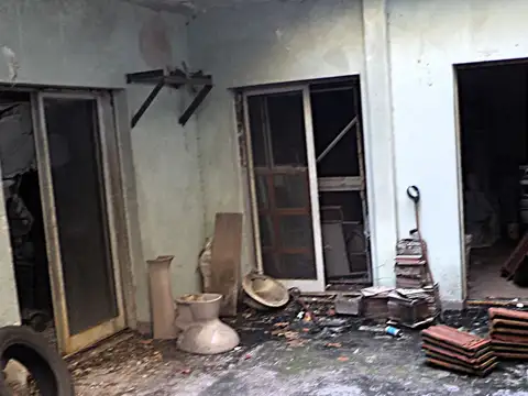 Avenida Juan Bautista Alberdi 2300, Piso PB