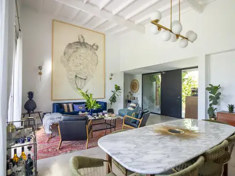 Casa en Venta con 2 cocheras