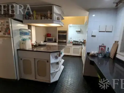 Casa 5 ambientes con 3 baños