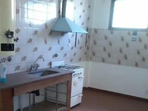 SALON - OFICINAS 200 m2 - 2° piso - MORON CENTRO