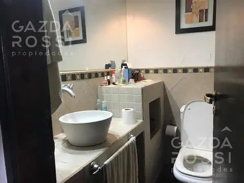 Casa 7 ambientes con 1 baño