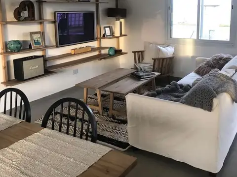 Casa en Alquiler con 2 cocheras