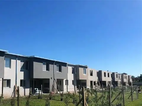 Dúplex en venta de 3 dormitorios c/ cochera en Garín