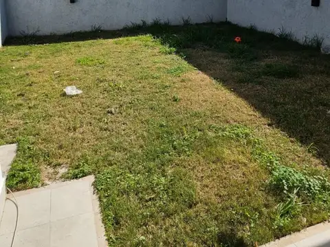 Depto Tipo Casa en Alquiler de 4 ambientes