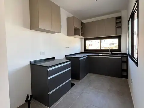 Casa 7 ambientes con 2 baños