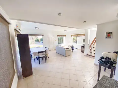 CASA VENTA 5 AMBIENTES PARRILLA GALERIA