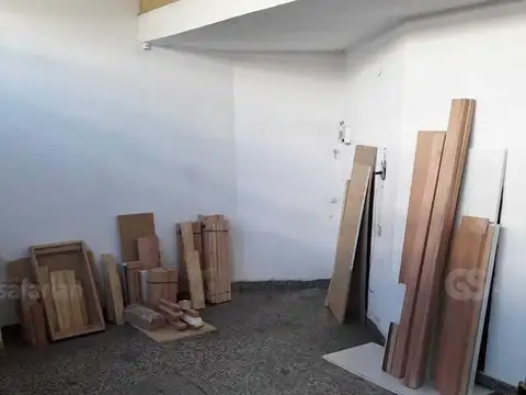 Local en Alquiler en Coghlan, $ 780.000