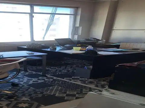 OFICINA /DEPOSITO EDIFICIOCON MONTACARGA