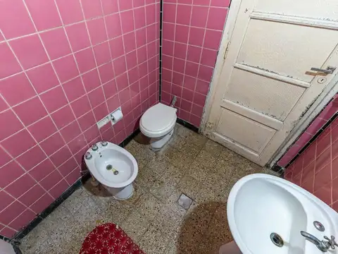 Casa a reciclar en venta 2 dormitorios con cochera