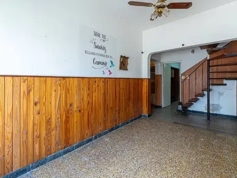 Casa a reciclar en venta 2 dormitorios con cochera