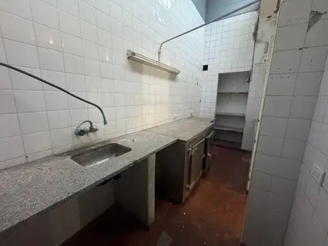 VENTA LOCAL COMERCIAL CON DEPOSITO ZONA PUERTO