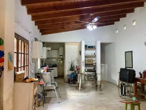 Casa 2 ambientes con 1 baño