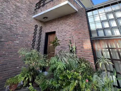 Casa 5 ambientes con 4 baños