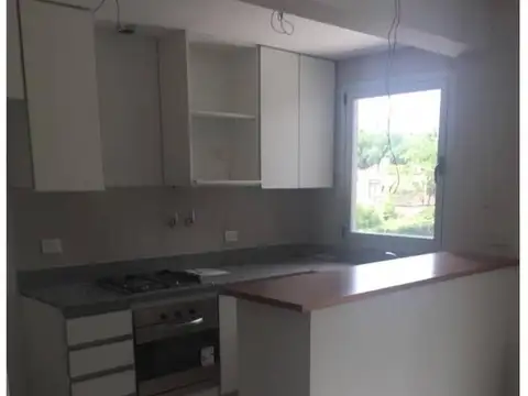 Dpto de 3 ambientes segundo piso.-
